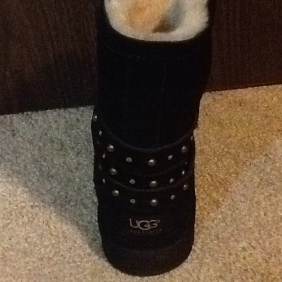 Unique and authentic UGGs - Picture 2 of 2